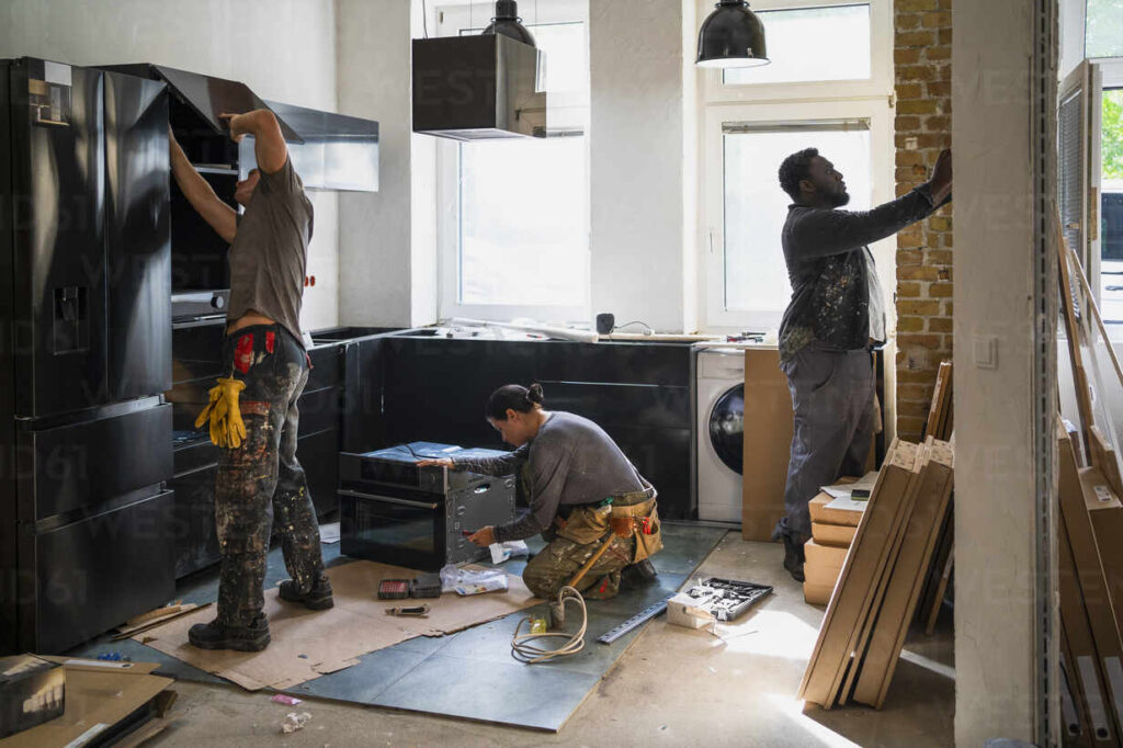 Montaje de Muebles de Cocina: El Atornillador de Impacto Ideal